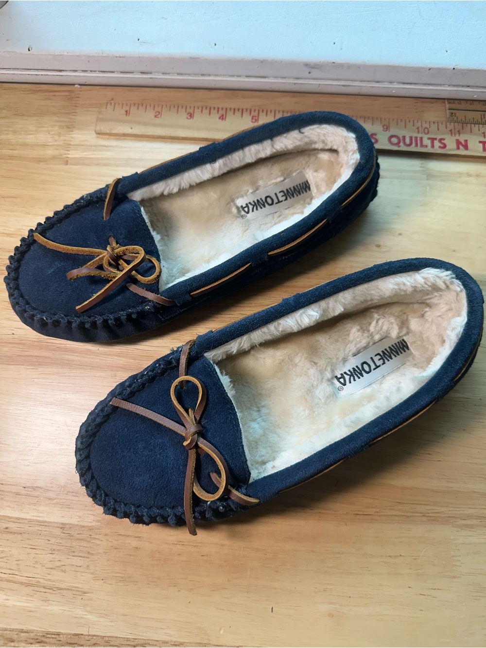 Minnetonka Navy blue women’s size 8 Suede Moccasin Slippers with Tan Laces